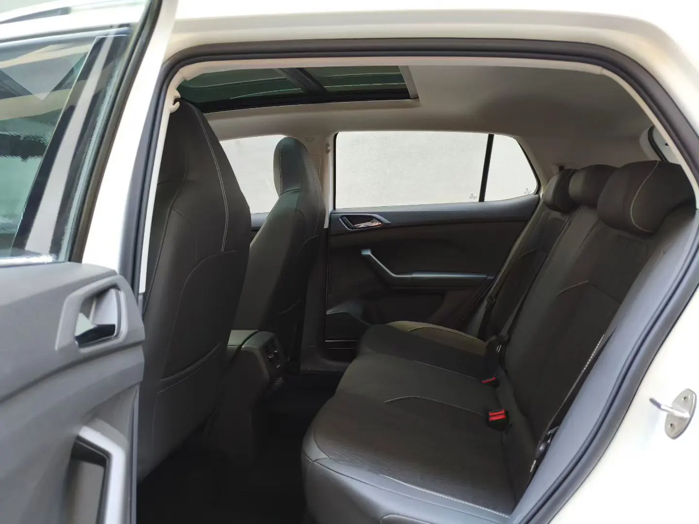 Volkswagen T-Cross 2019 immagine di auto #6