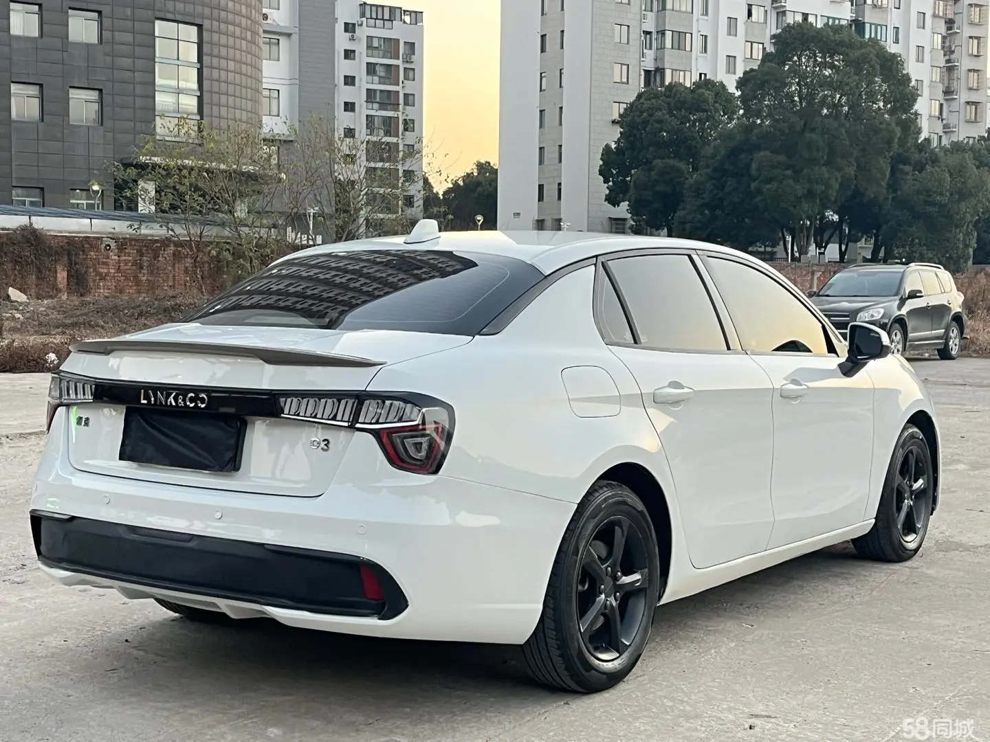 Lynk & Co 03 2018 car image #6