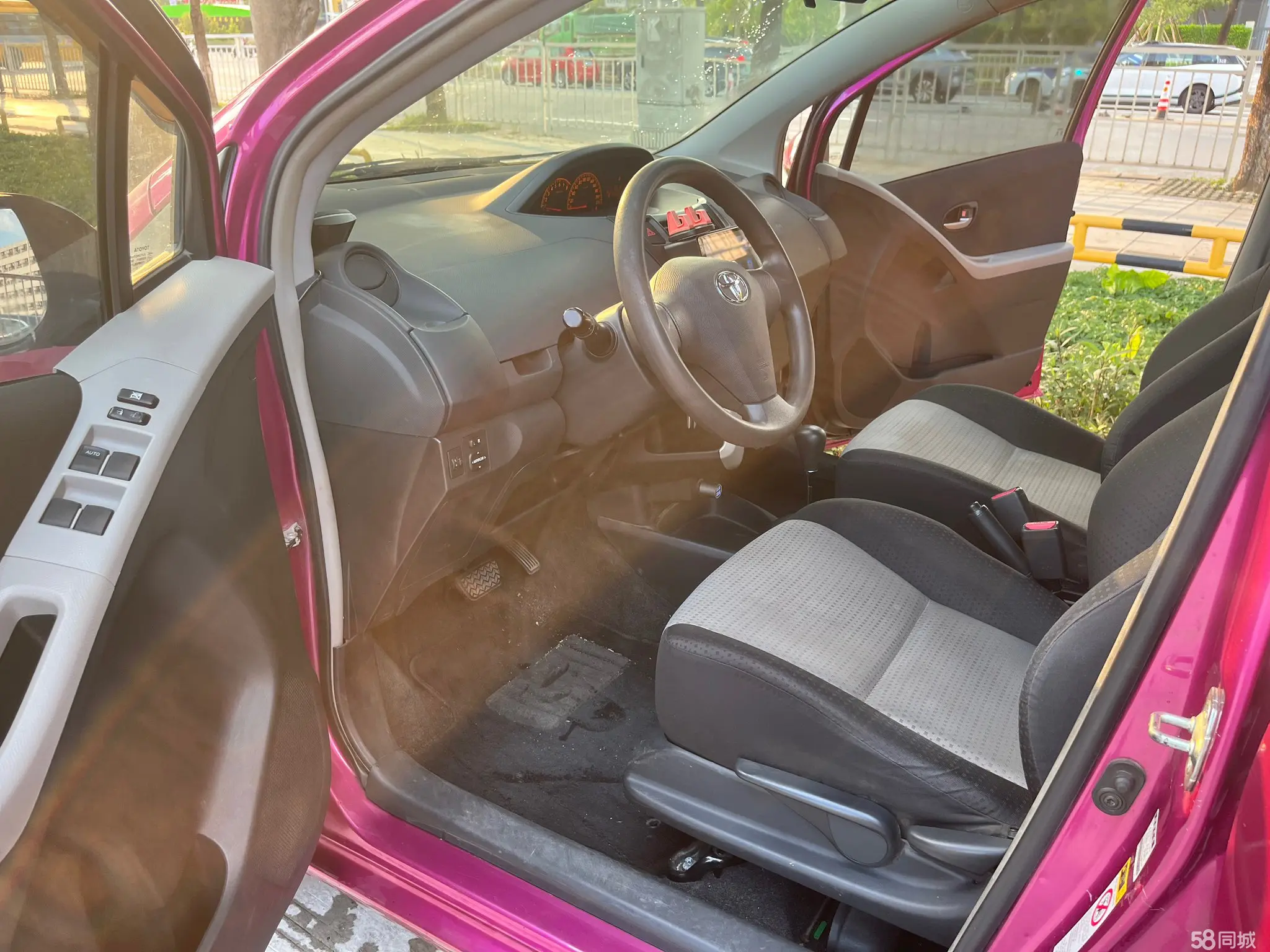 Toyota Yaris 2010 car image #6