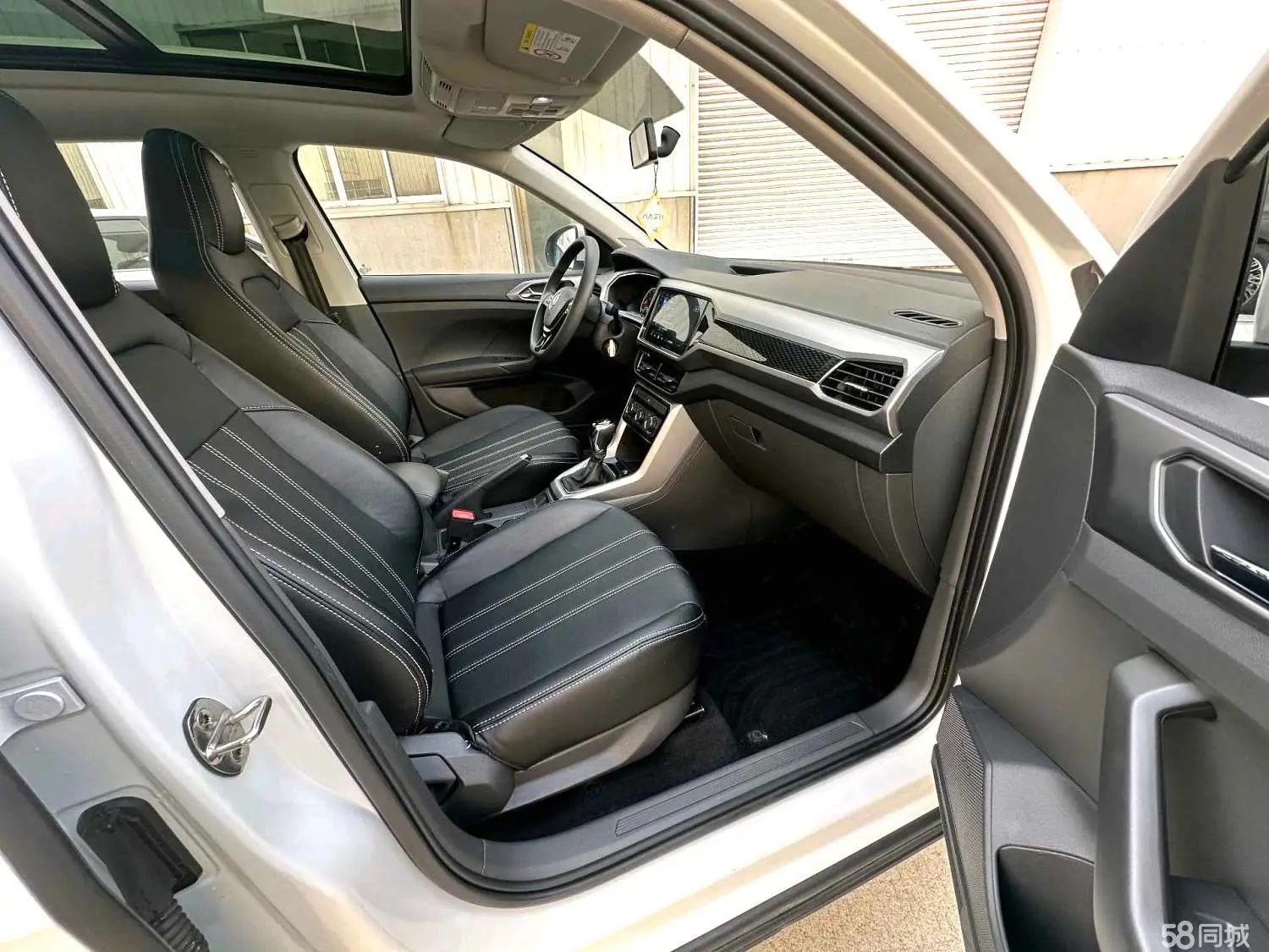 Volkswagen T-Cross 2019 car image #6