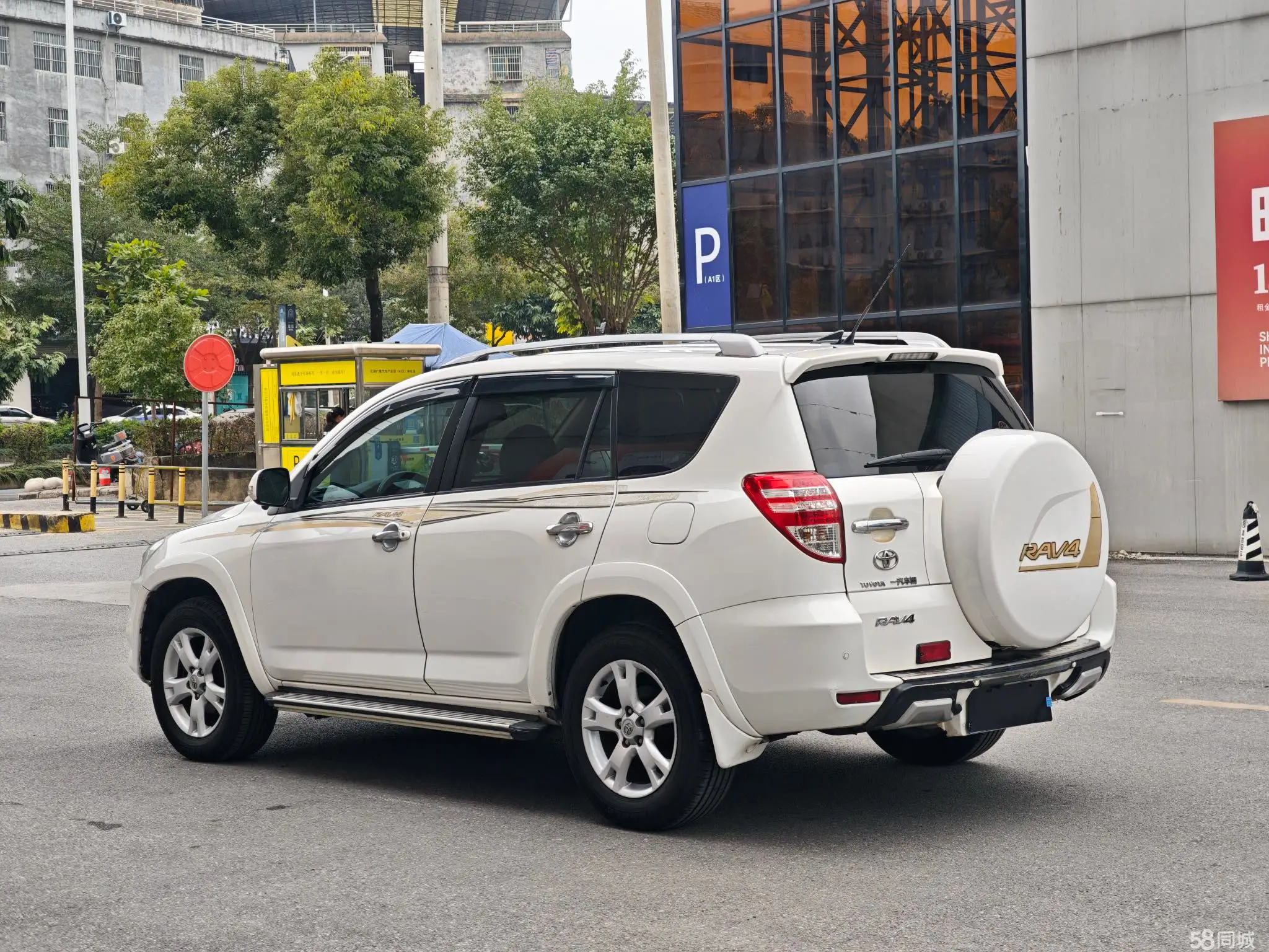 Toyota RAV4 2011 car image #6