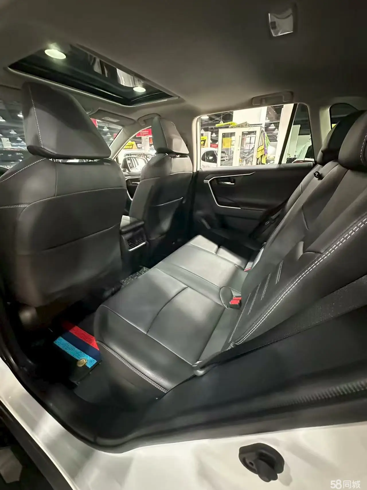 Toyota RAV4 2022 immagine di auto #6