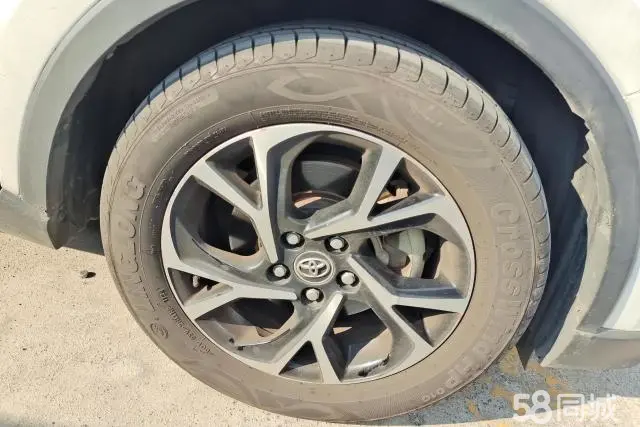 Toyota C-HR 2018 immagine di auto #6