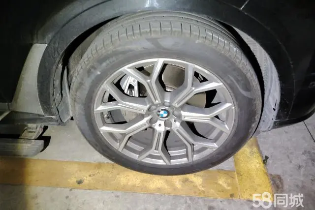 BMW X7 2023 car image #6