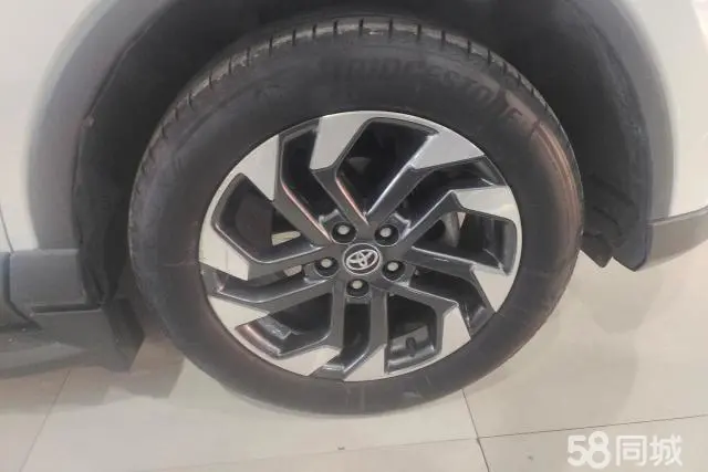 Toyota RAV4 2018 car image #6