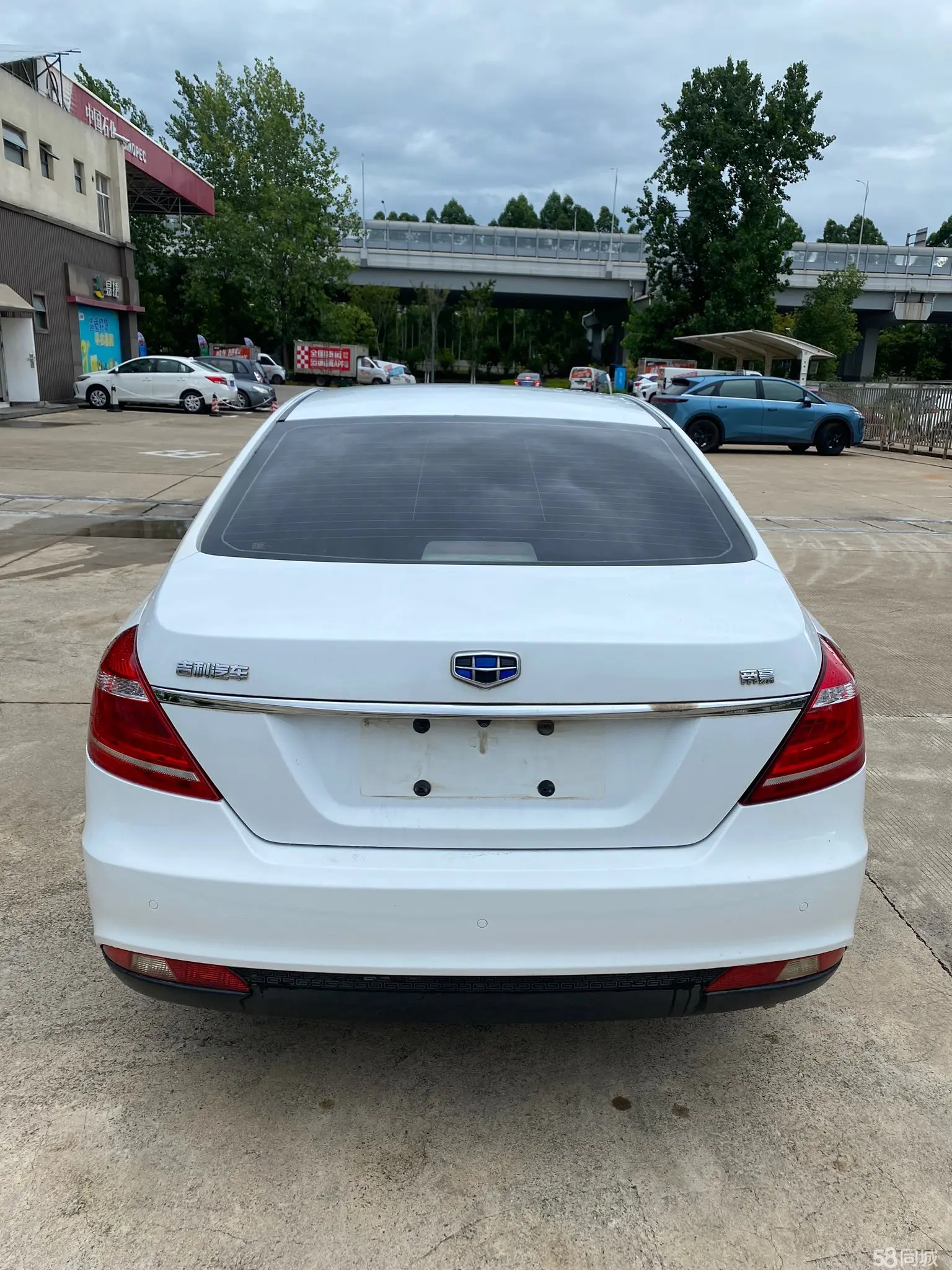 GEELY Emgrand 2016 car image #6