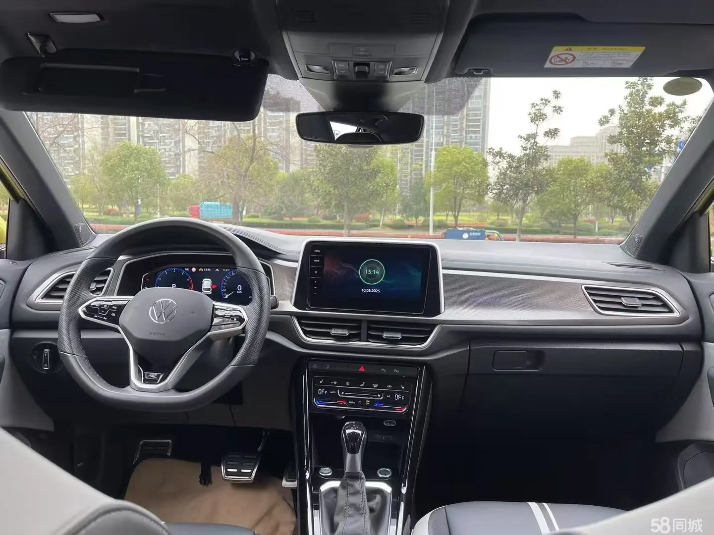 Volkswagen T-Roc 2023 car image #6