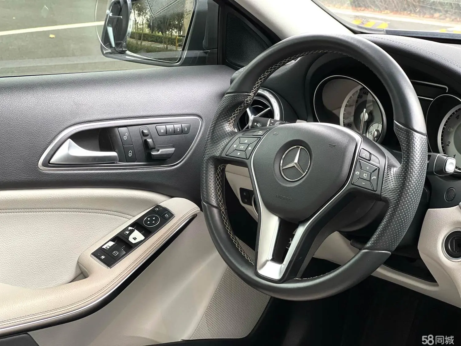 Mercedes-Benz GLA Class 2016 immagine di auto #6