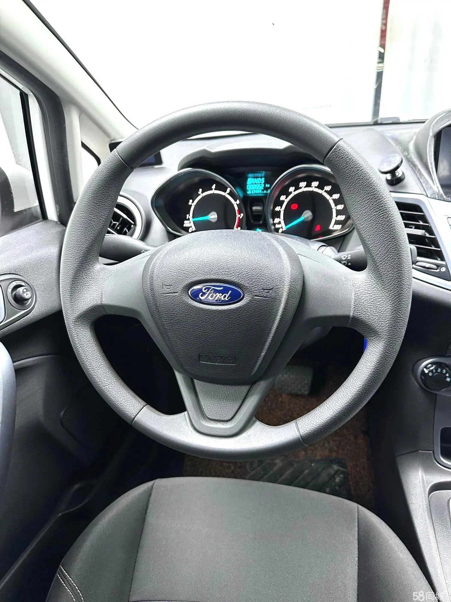 Ford Fiesta 2013 car image #6