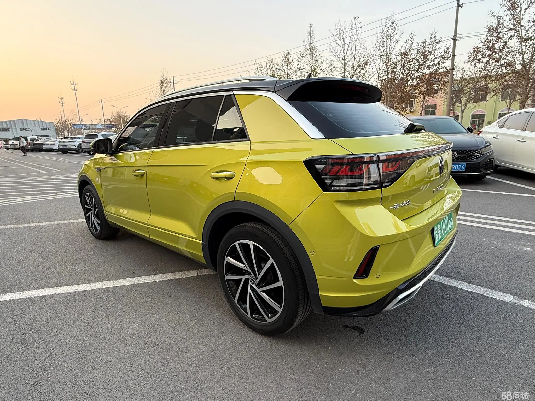 Volkswagen T-Roc 2023 car image #6