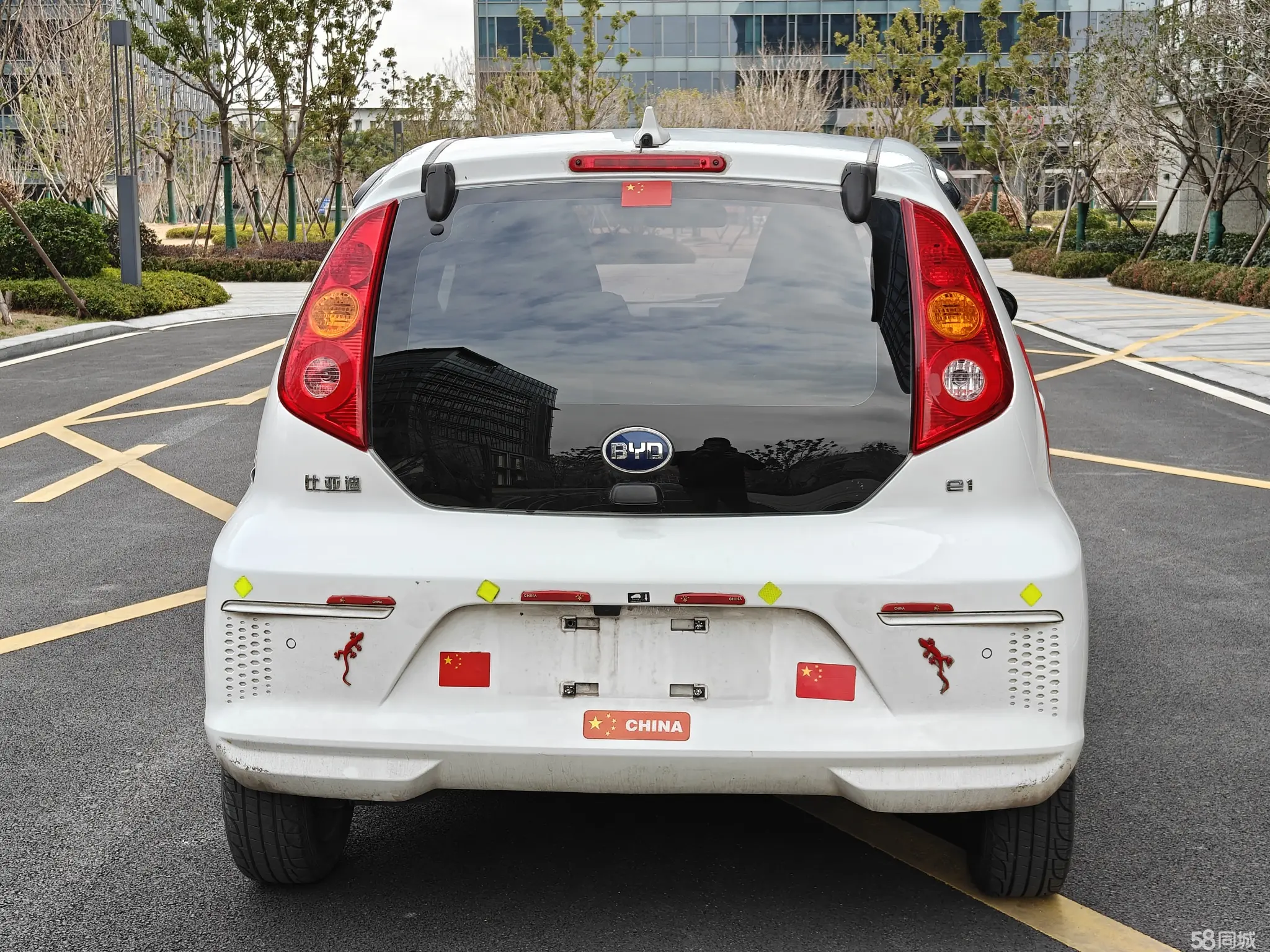 BYD e1 2020 immagine di auto #6