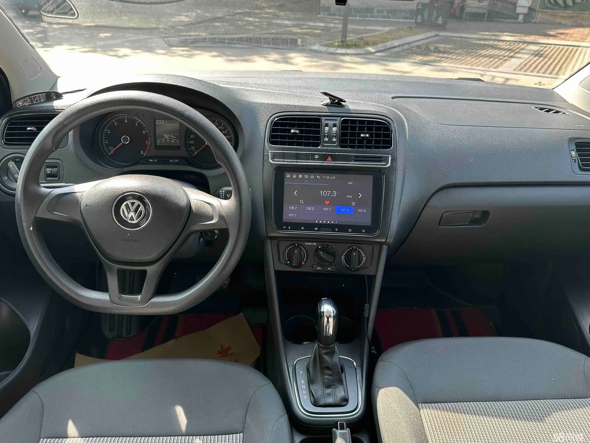 Volkswagen Polo 2017 car image #6