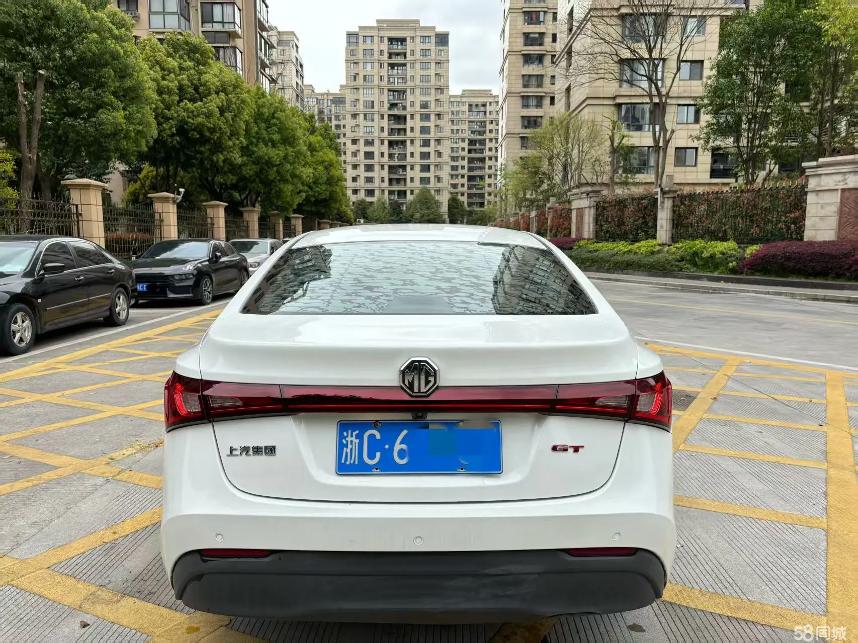 MG GT 2017 car image #6