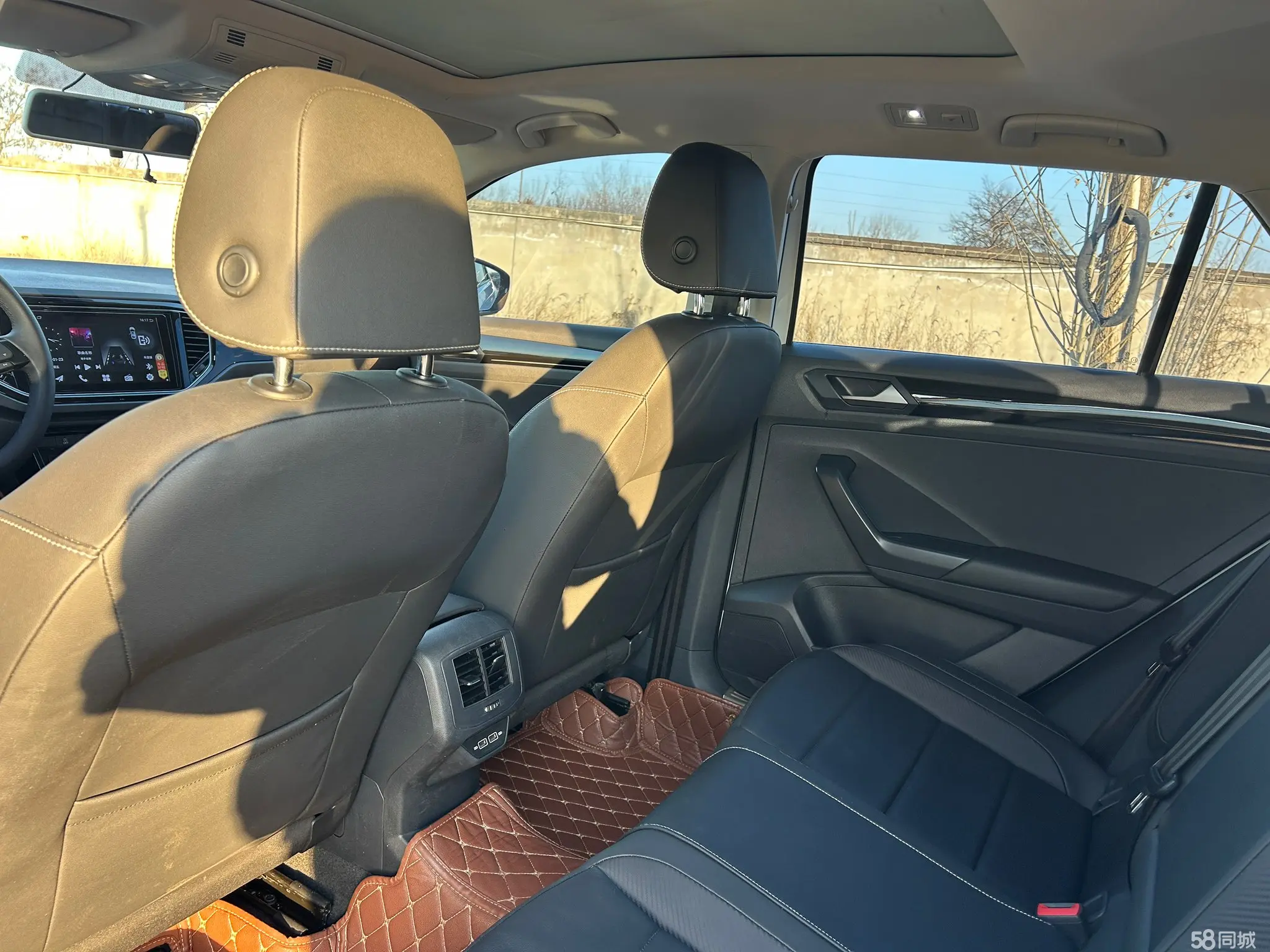 Volkswagen T-Roc 2018 car image #6