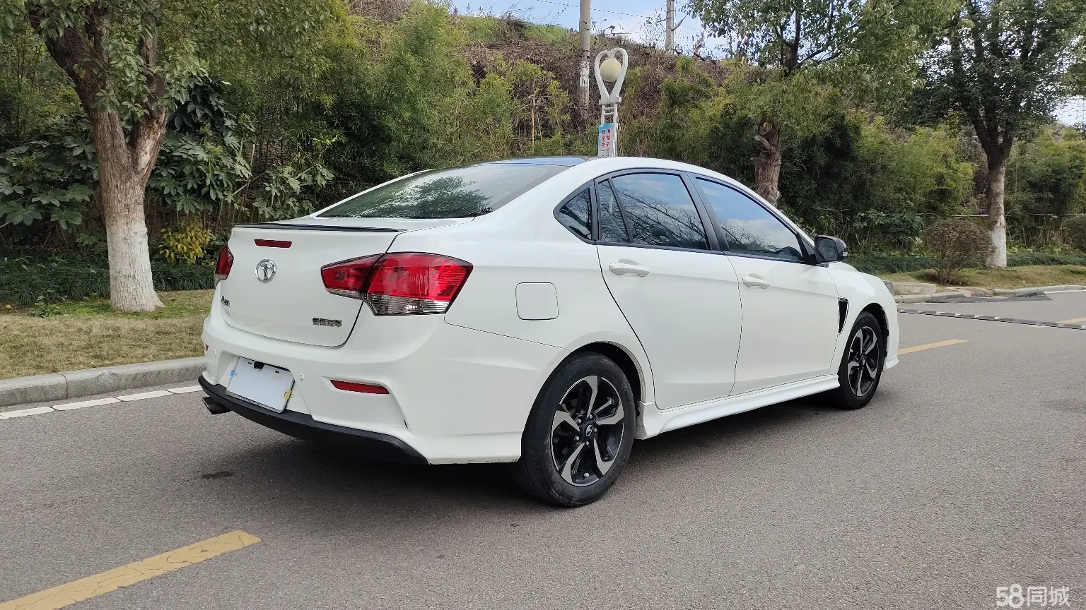 Soueast V5 Lingzhi 2017 car image #6