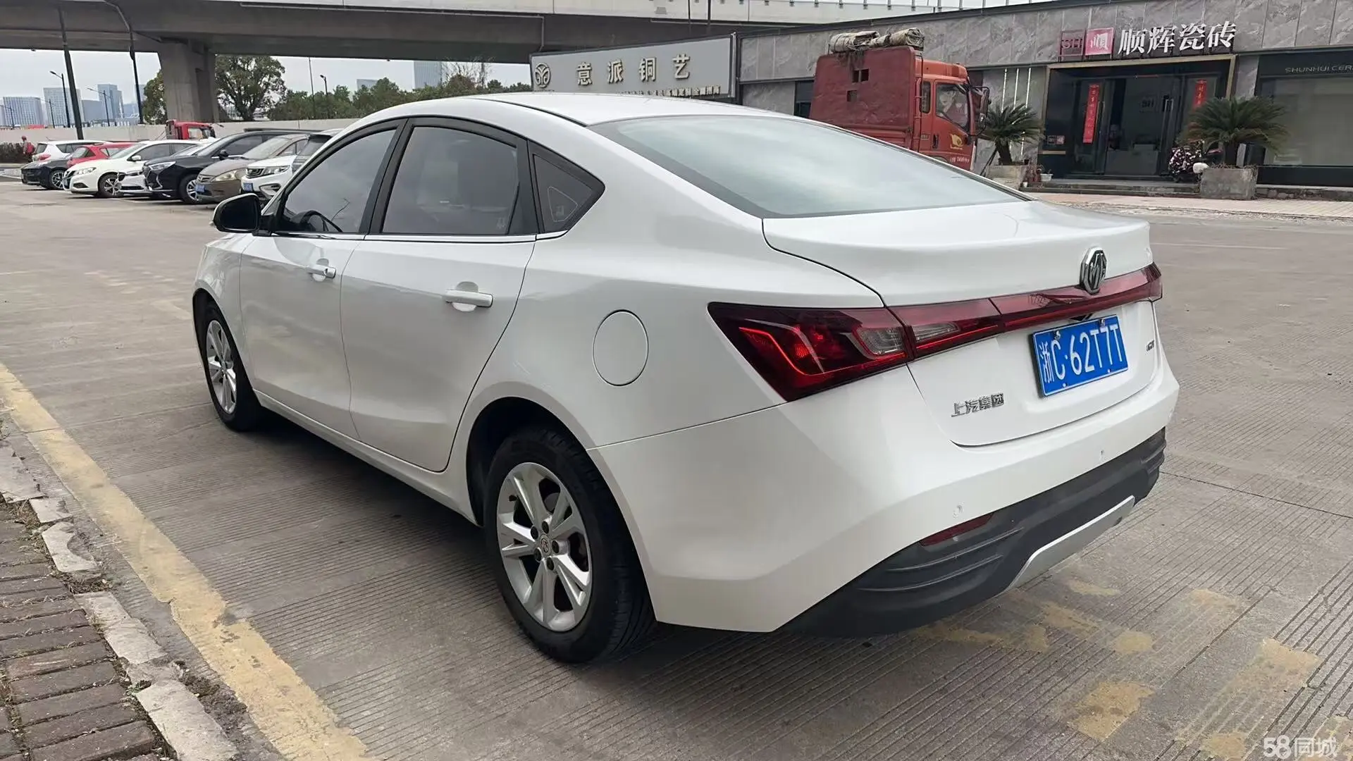 MG GT 2016 car image #6