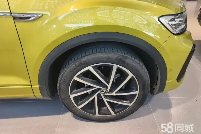 Volkswagen T-Roc 2023 car image #6