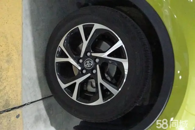 Toyota C-HR 2019 car image #6