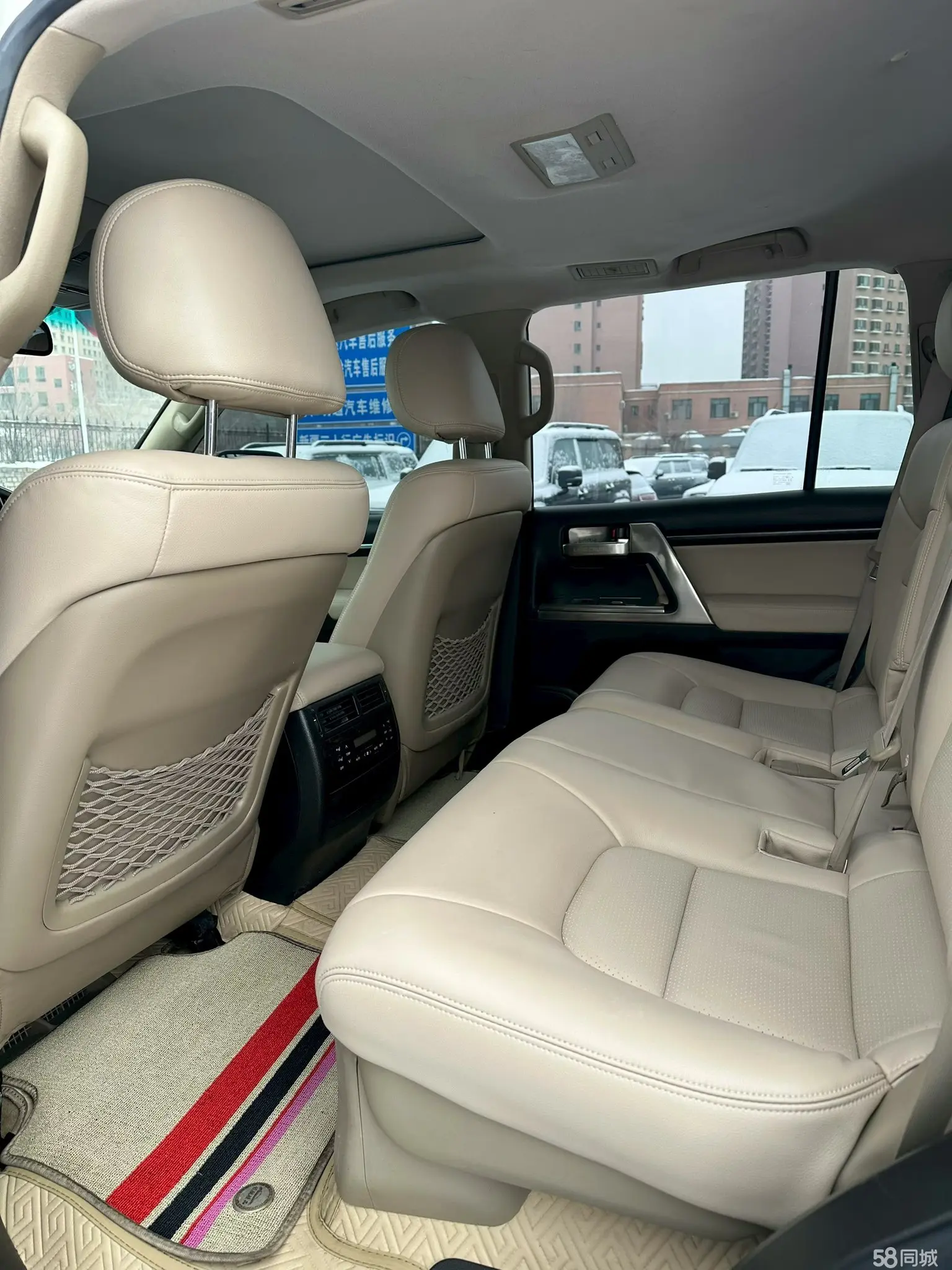 Toyota Land Cruiser 2010 car image #6