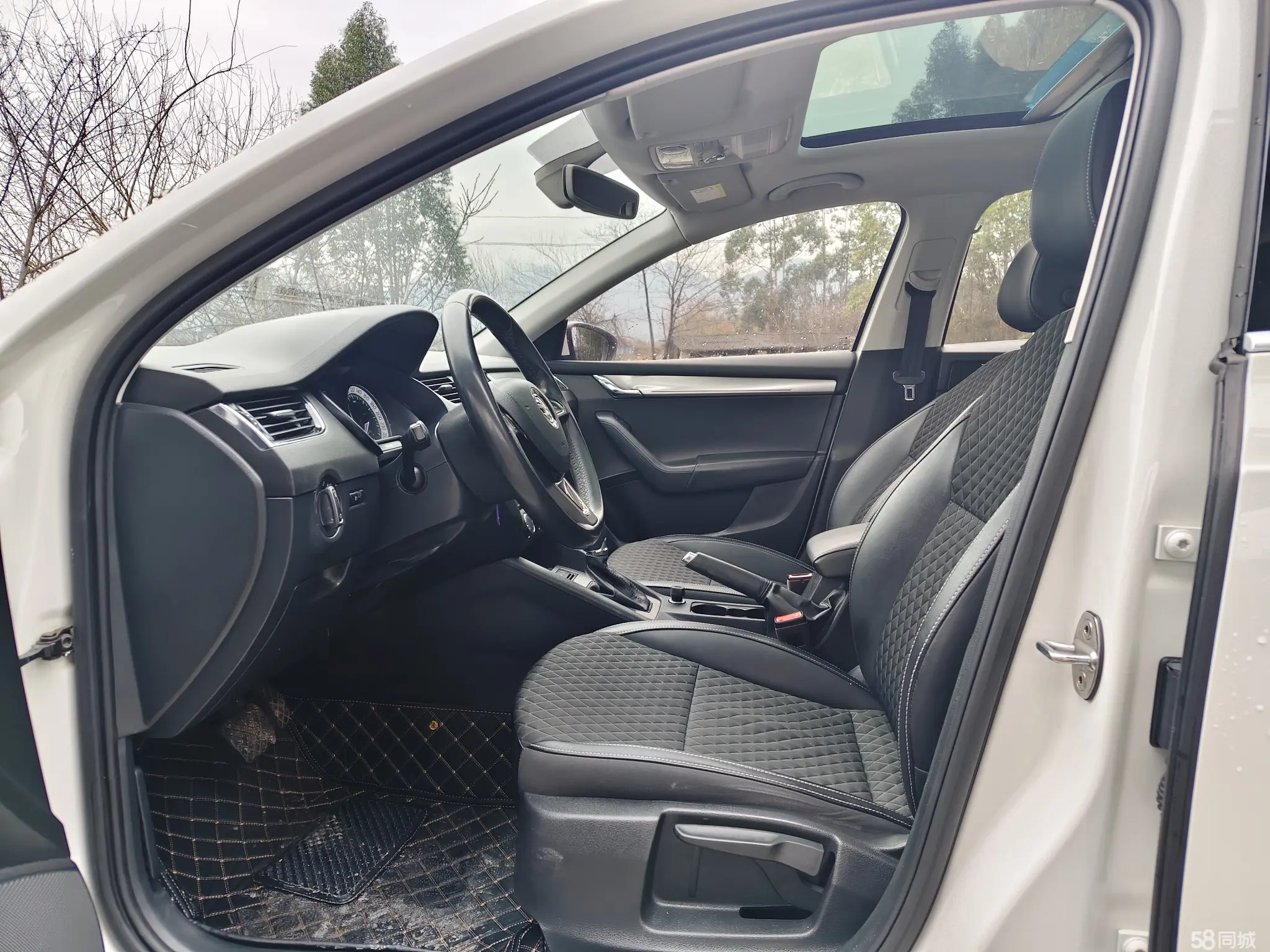 Skoda Octavia 2018 car image #6