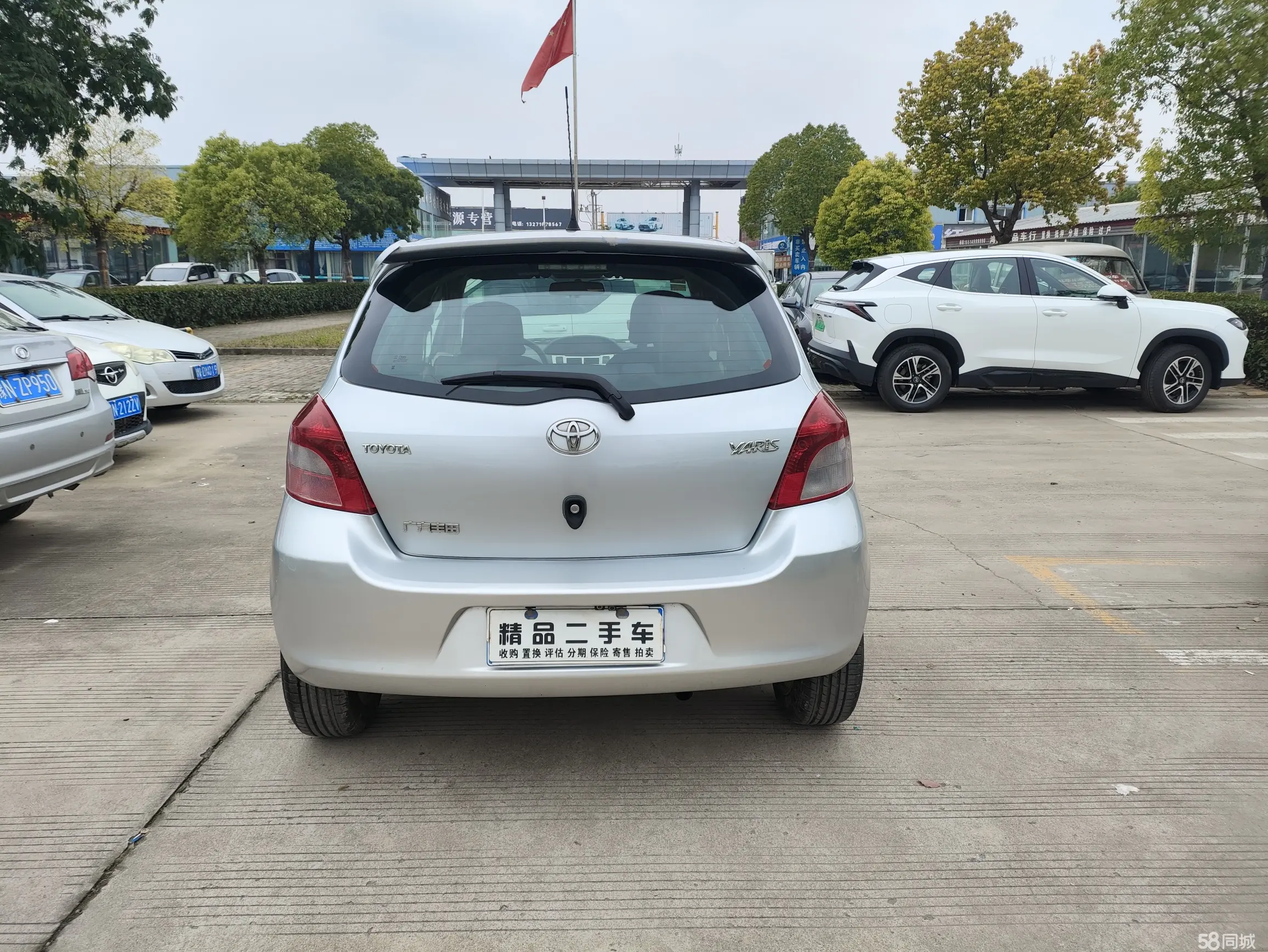 Toyota Yaris 2011 car image #6