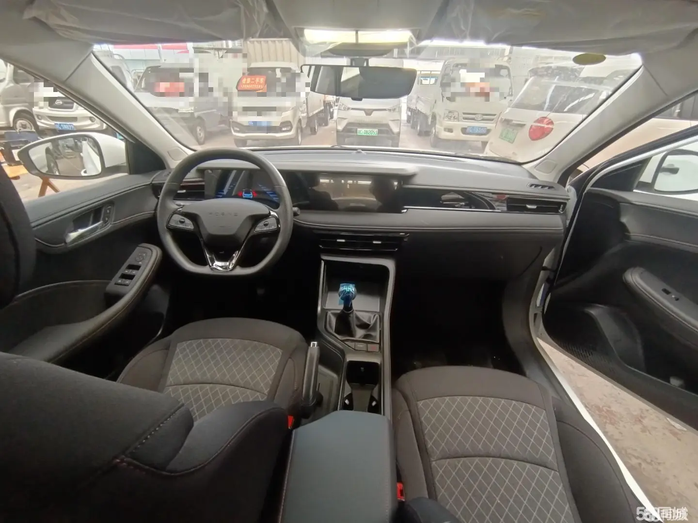 Roewe i5 2025 car image #6