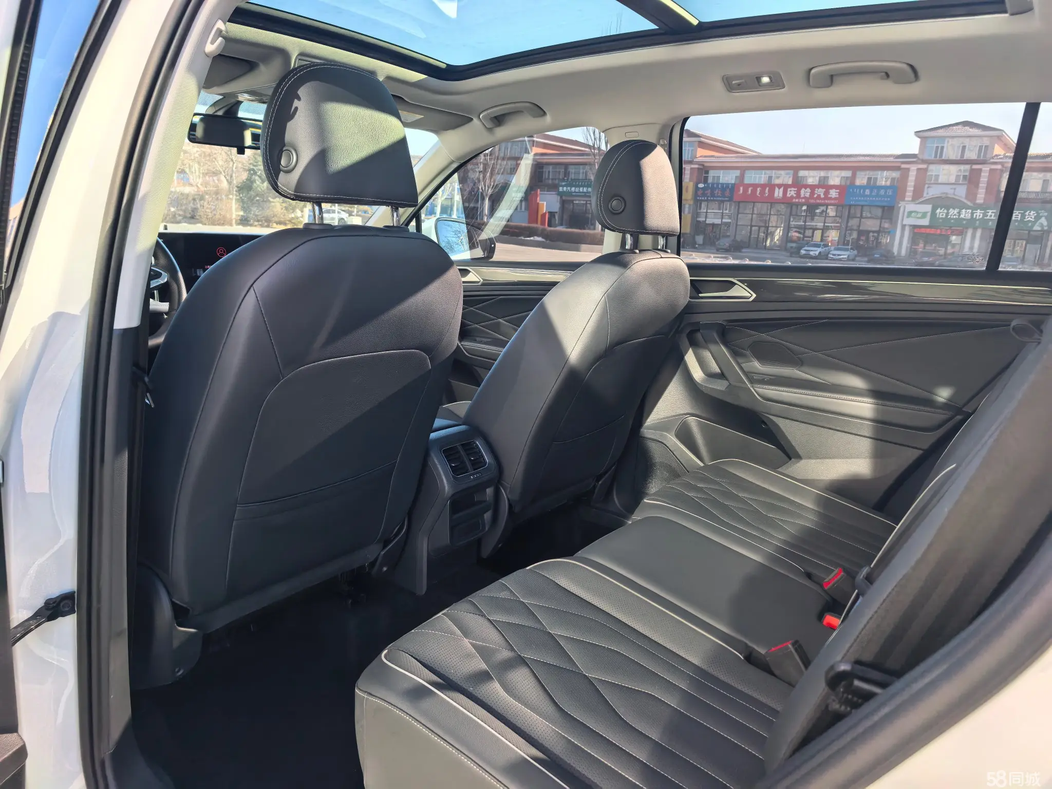 Volkswagen Tiguan L 2023 car image #6