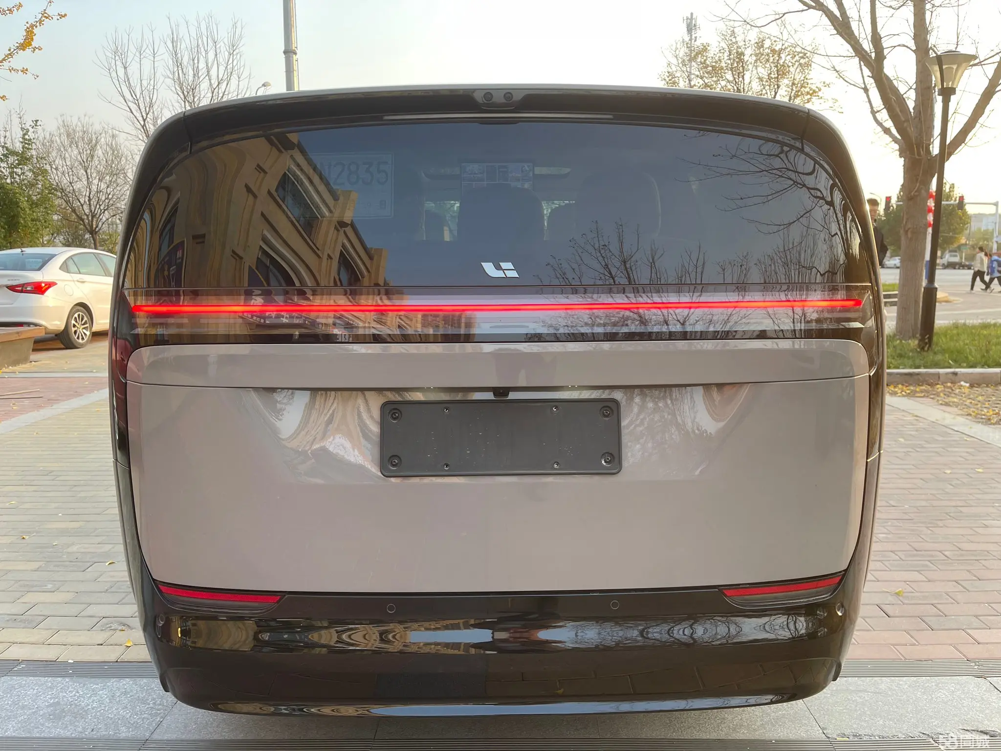 理想汽车 理想MEGA 2024 汽车图片 #6