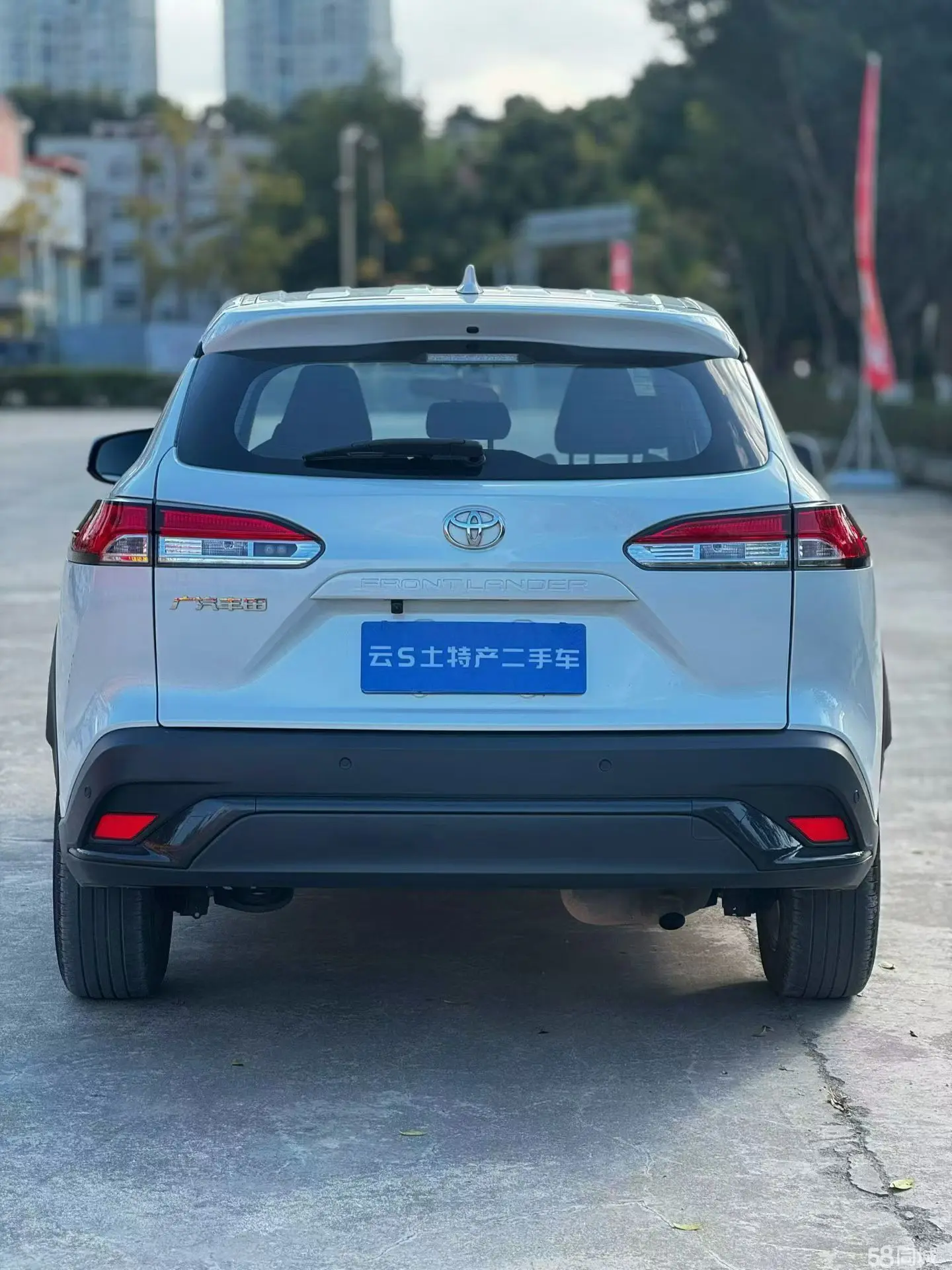 Toyota C-HR 2023 car image #6