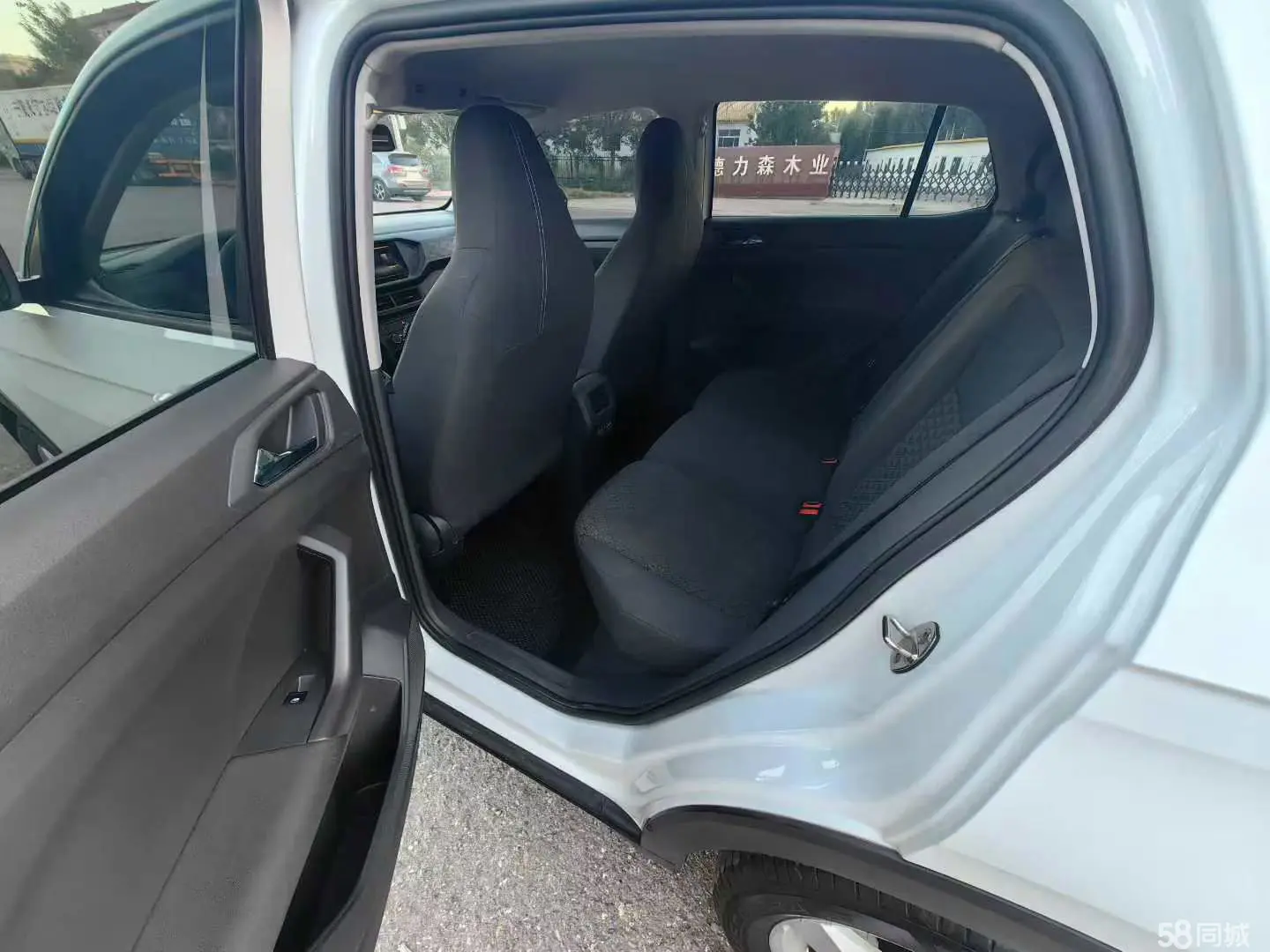 Volkswagen T-Cross 2023 car image #6