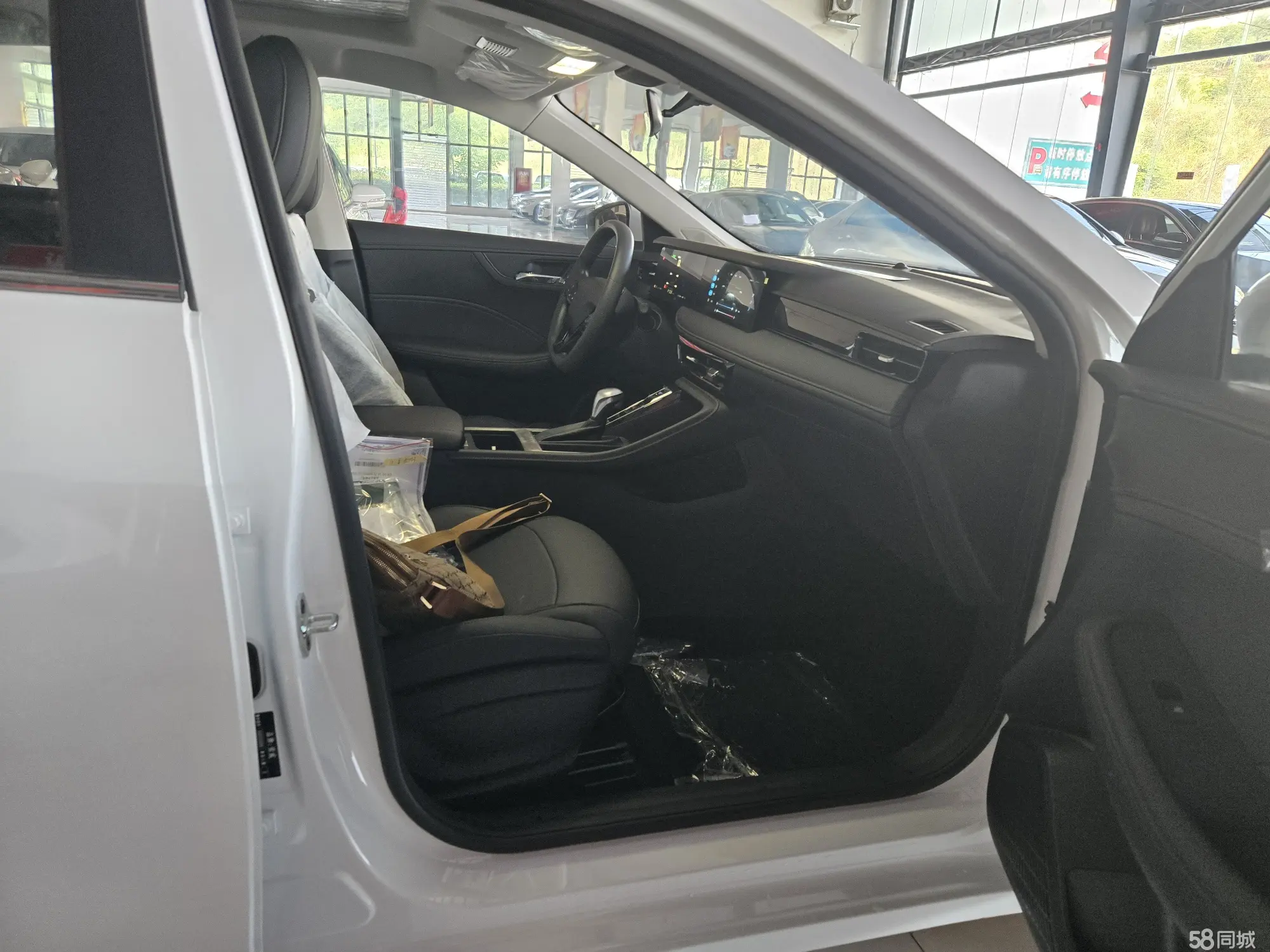 Roewe i5 2025 car image #6
