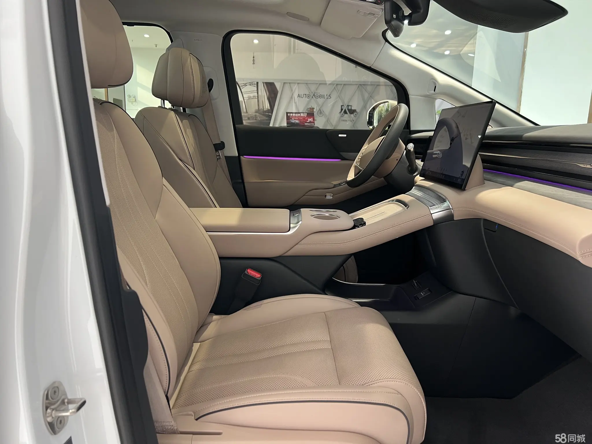 Xpeng X9 2025 car image #6