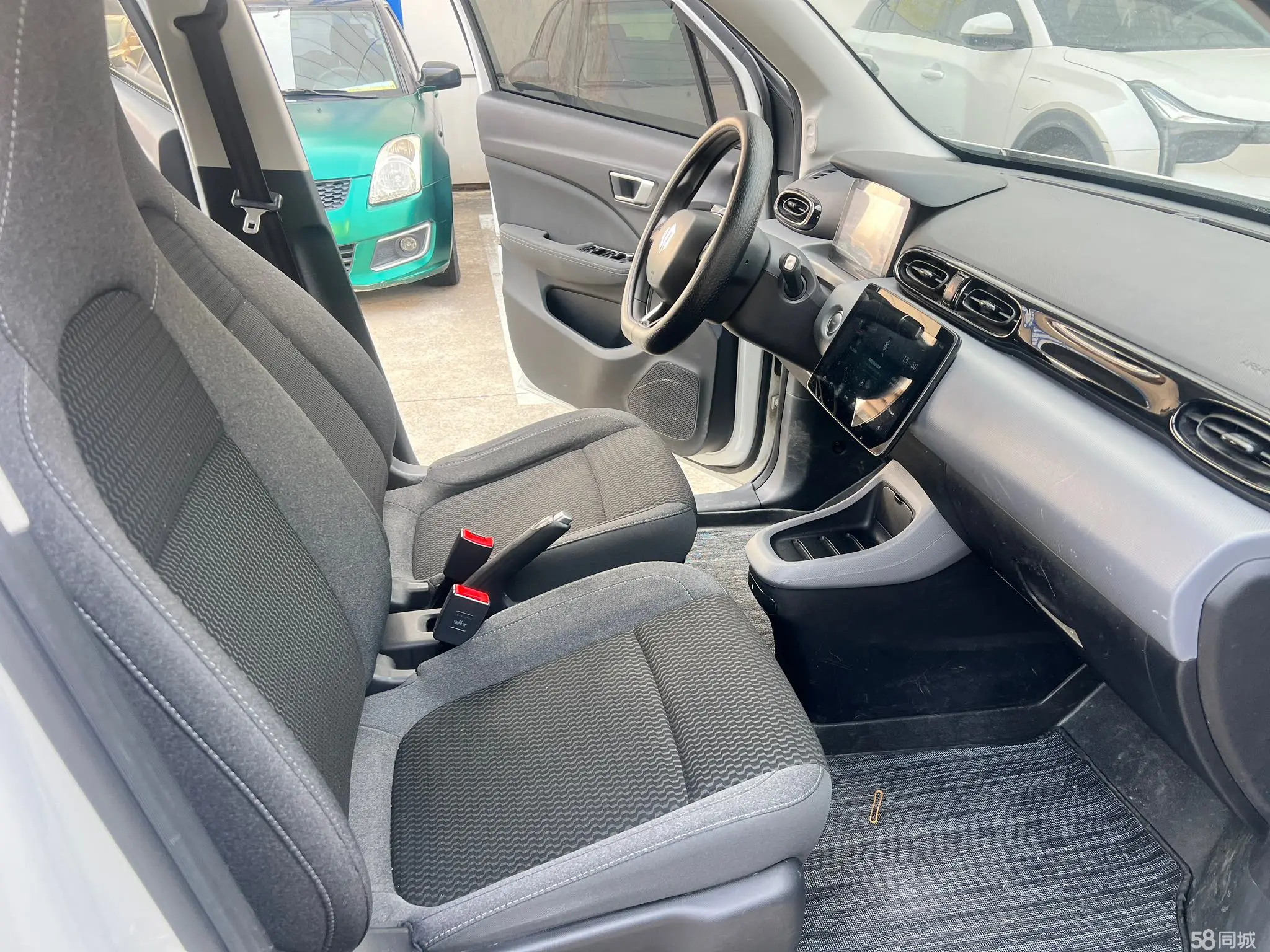 零跑汽车 零跑T03 2021 汽车图片 #6