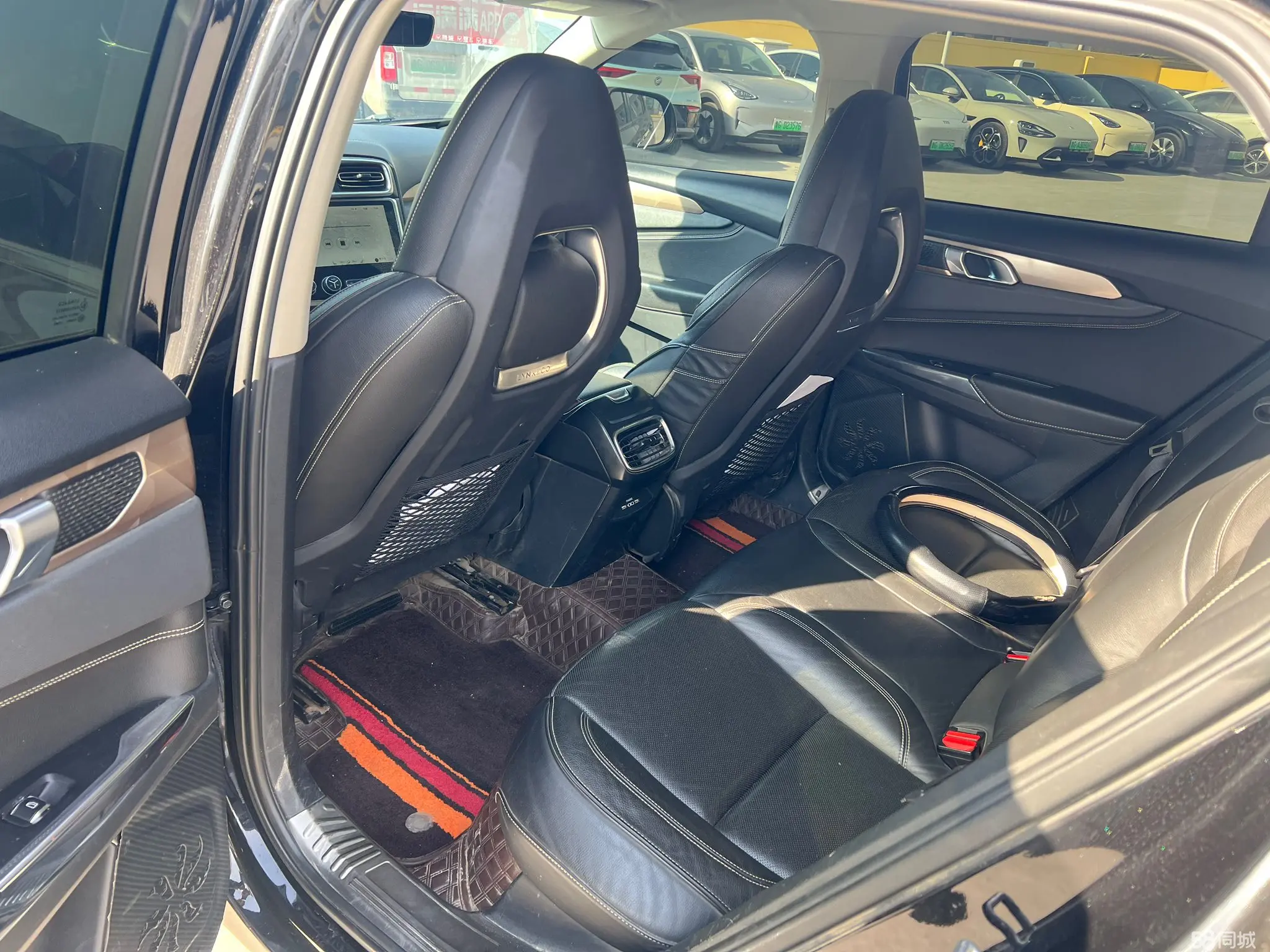 Lynk & Co 01 2018 #6 Lynk & Co 01 2018 car image #6