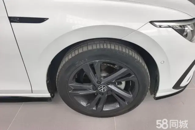 Volkswagen Golf 2023 car image #6