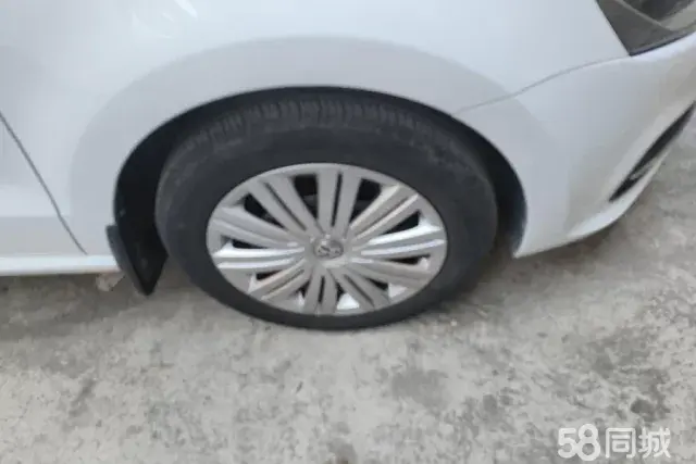 Volkswagen Polo 2016 car image #6