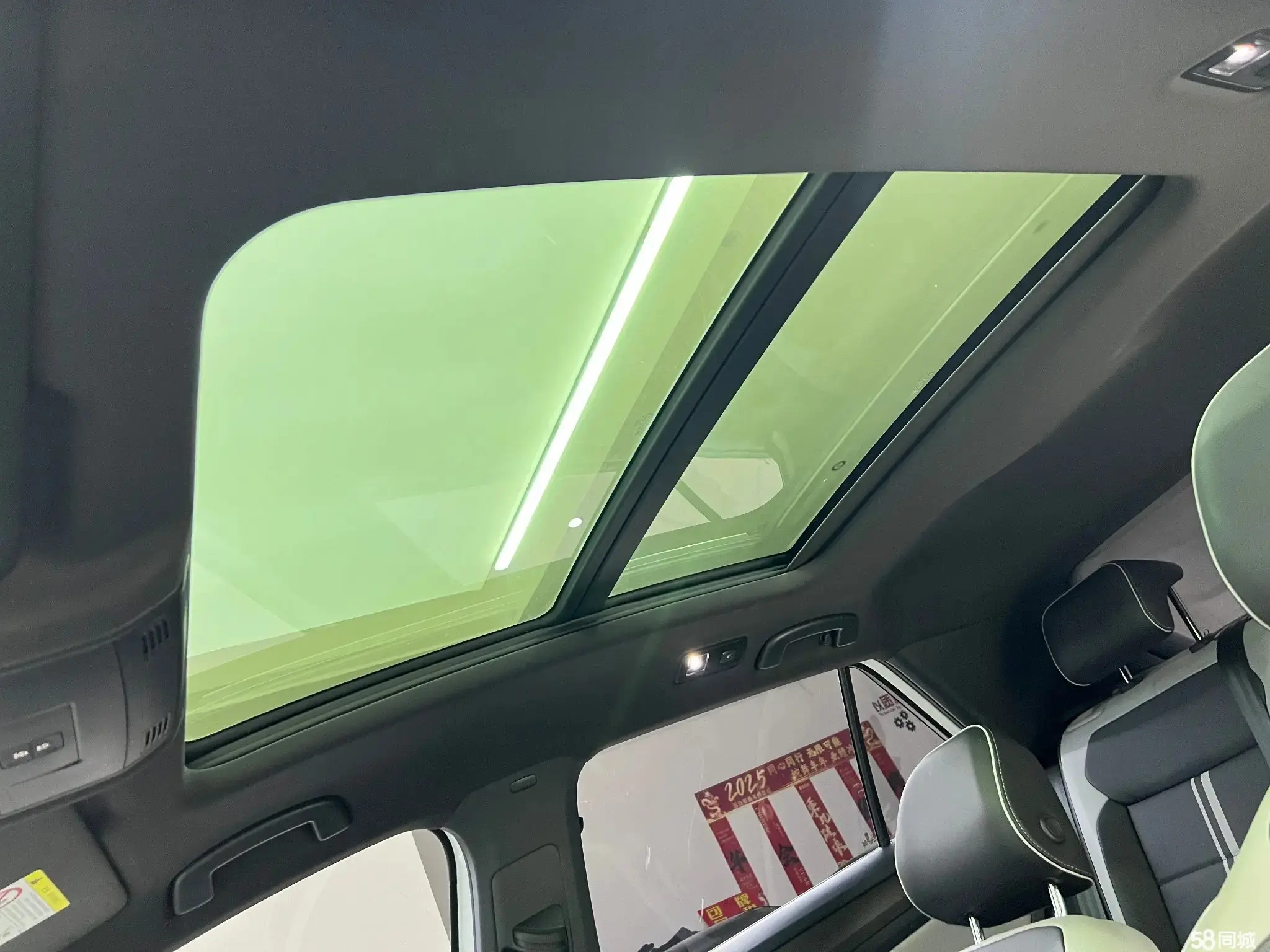 Volkswagen T-Roc 2023 immagine di auto #6