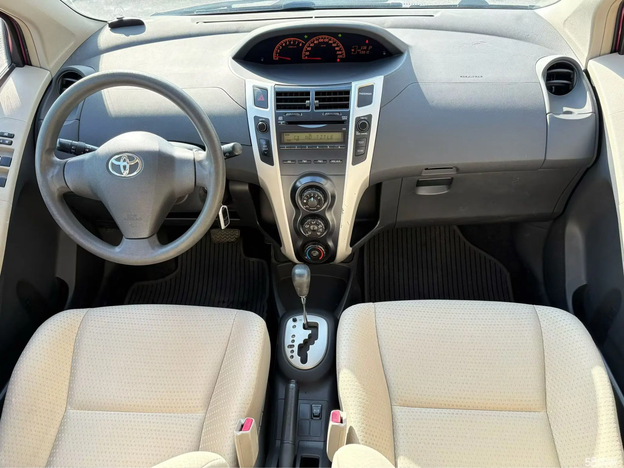 Toyota Yaris 2012 изображение автомобиля #6