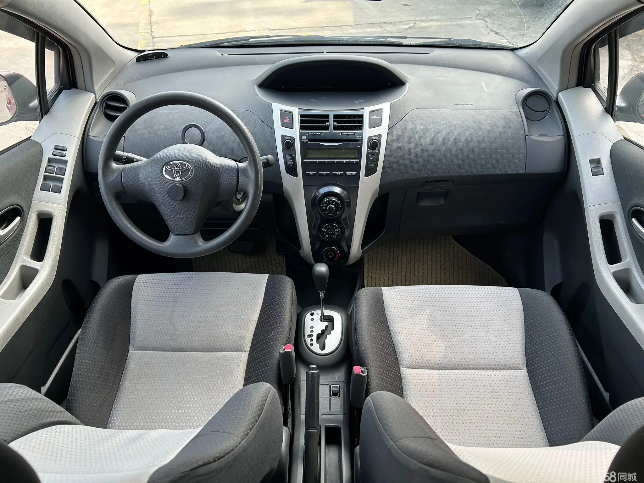 Toyota Yaris 2012 изображение автомобиля #6