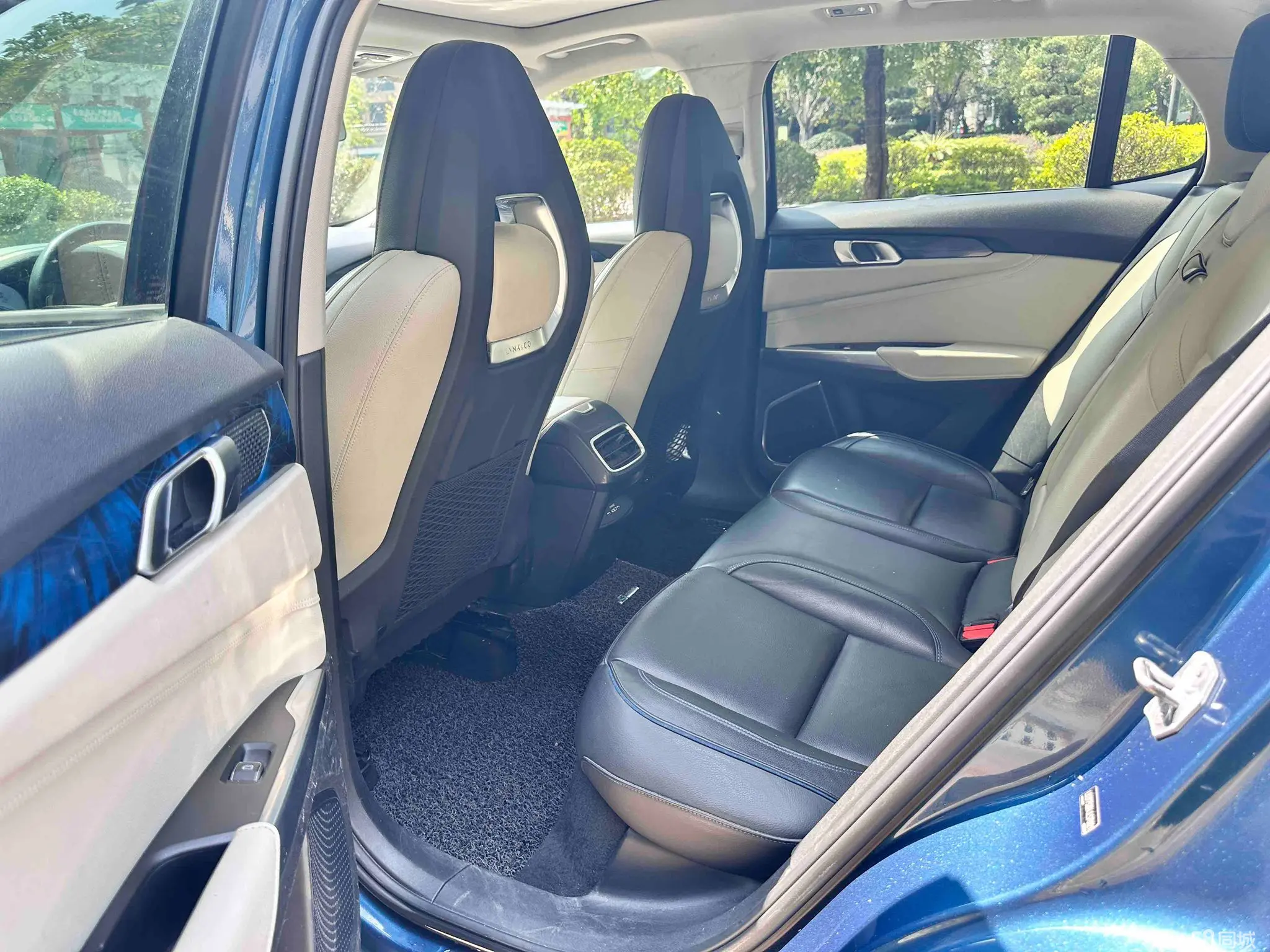 Lynk & Co 01 2018 #6 Lynk & Co 01 2018 car image #6