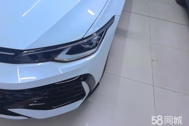 Volkswagen Golf 2025 car image #6