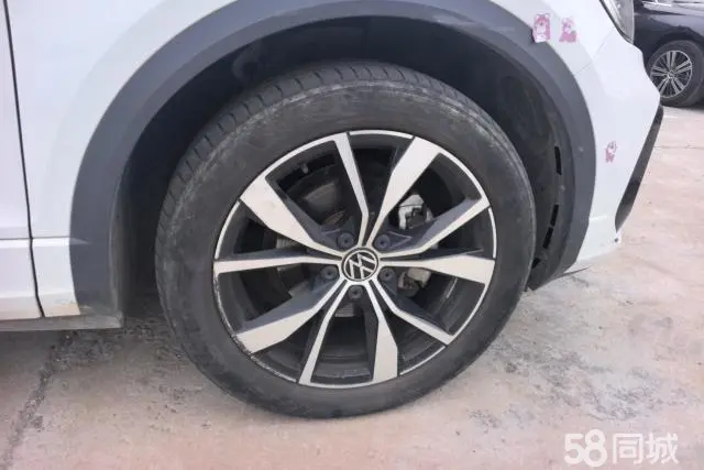 Volkswagen T-Roc 2023 car image #6