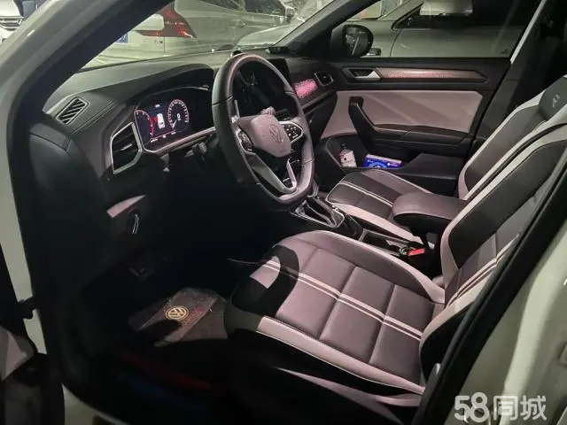 Volkswagen T-Roc 2024 immagine di auto #6