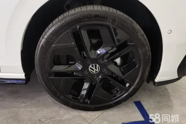 Volkswagen Golf 2024 car image #6