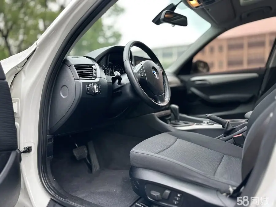 BMW X1 2012 car image #6