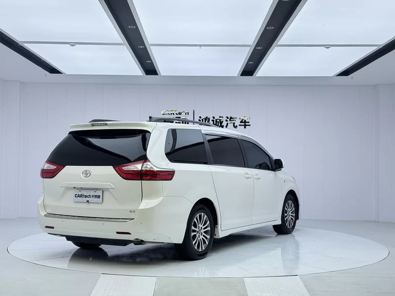 Toyota SIENNA 2019 صورة سيارة #6