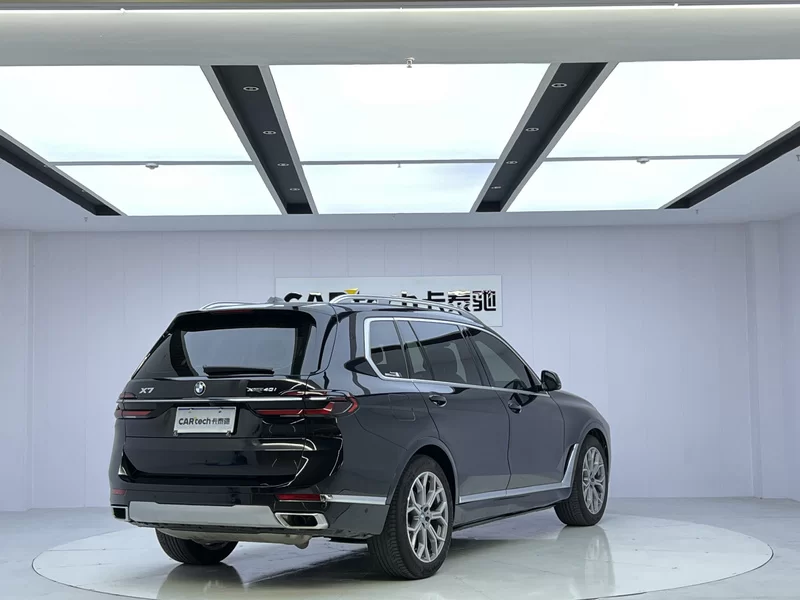 BMW X7 M60i 2023 car image #6