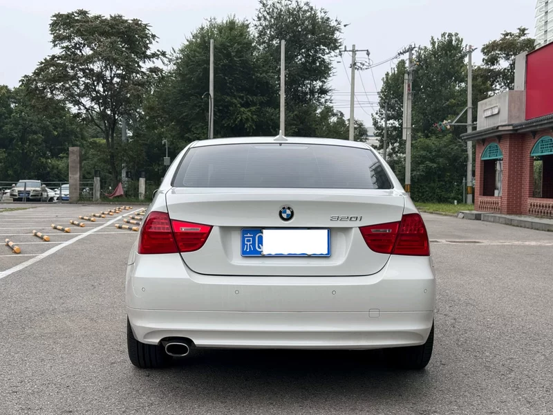 BMW 3 Series (Imported) 2010 immagine di auto #6