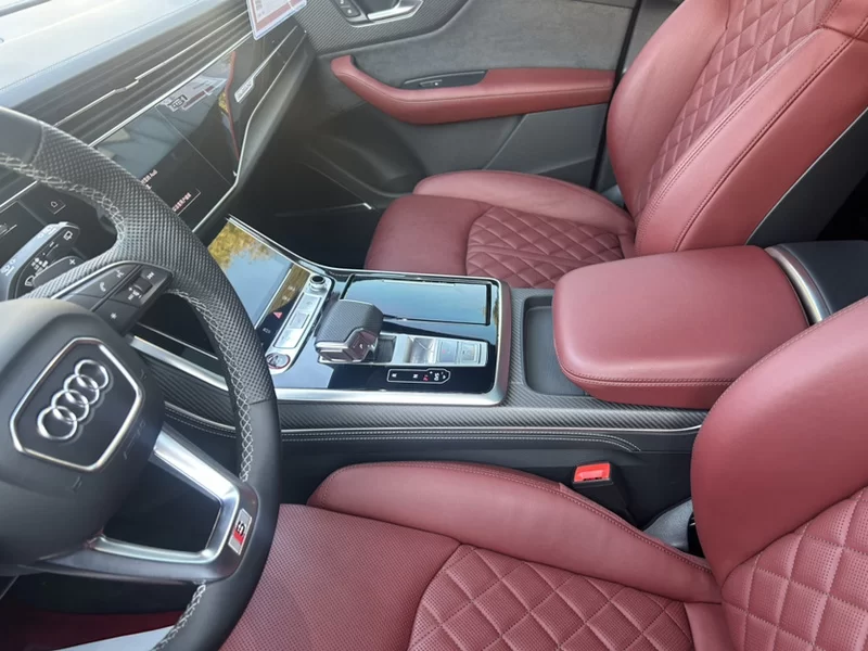 Audi SQ7 2024 car image #6
