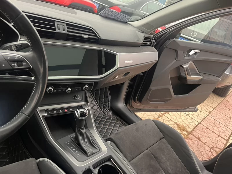 Audi Q3 2020 car image #6